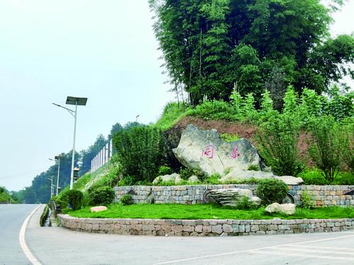 同樂鎮(zhèn)整治后的路旁環(huán)境.jpg