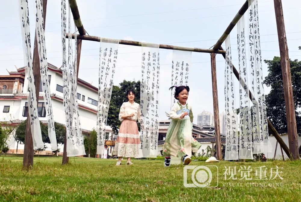 “重慶農(nóng)商行杯”2023年重慶市龍舟邀請賽在涪陵烏江流域舉行11.jpg